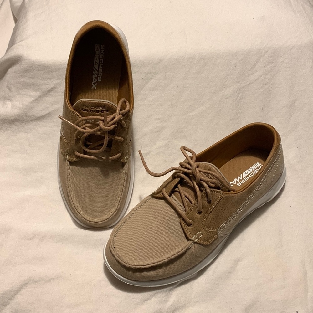 SKECHERS goga max. Size 9.5